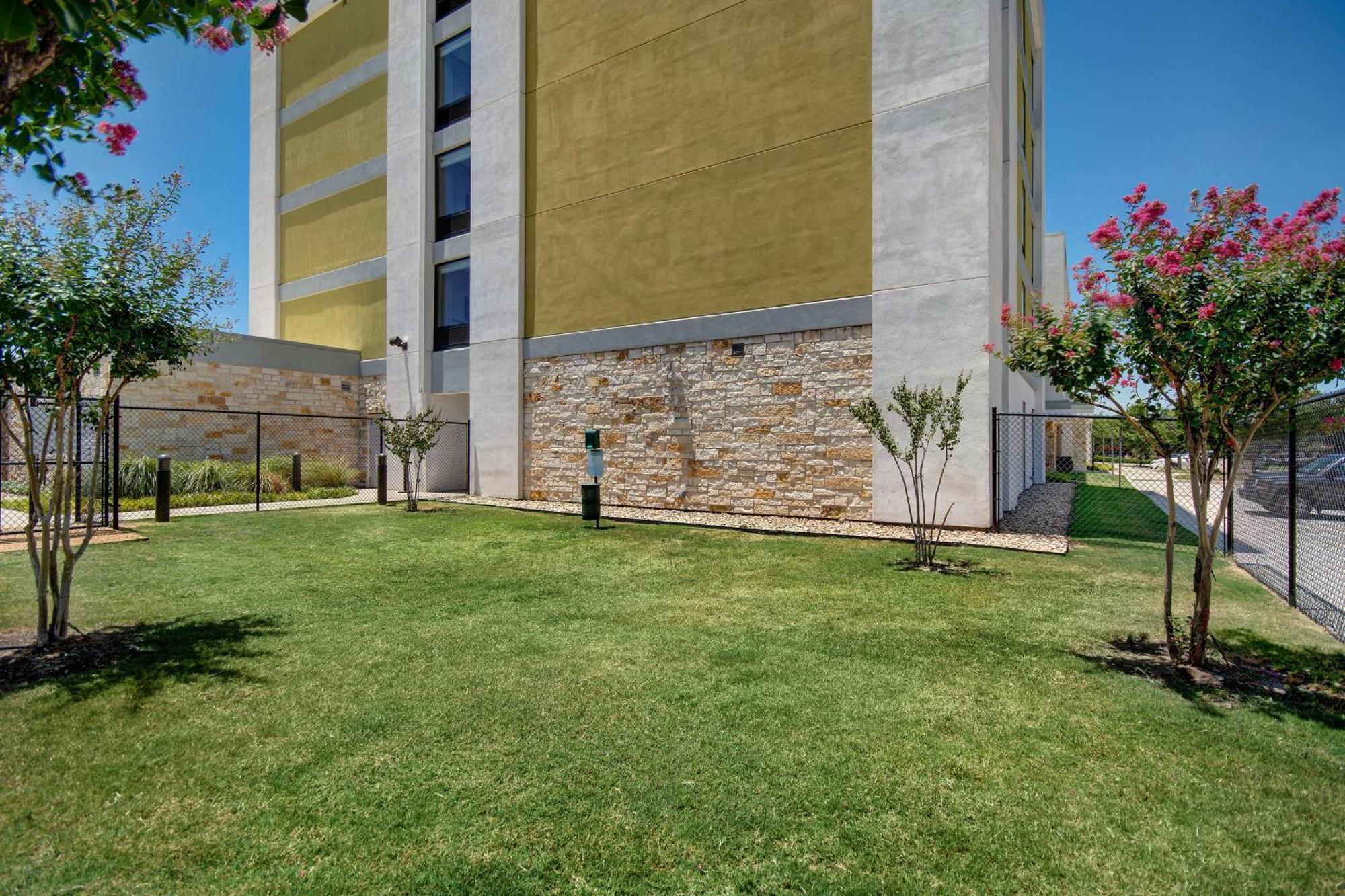 Home2 Suites By Hilton Dallas Addison Zewnętrze zdjęcie